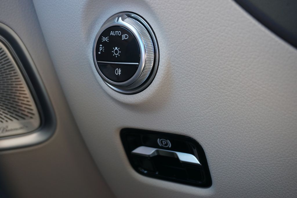2025 Mercedes Benz C 300 photo 30