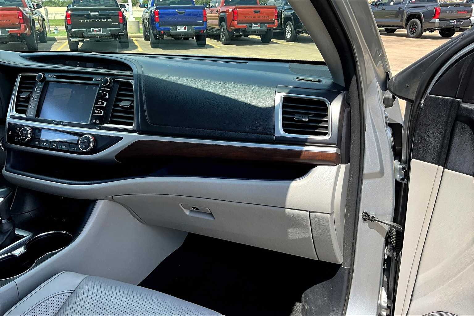 2016 Toyota Highlander Hybrid Limited Platinum photo 18