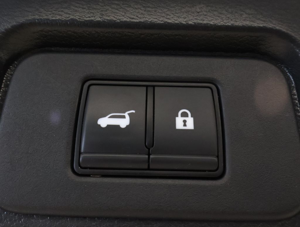 2023 Nissan Rogue SV photo 18