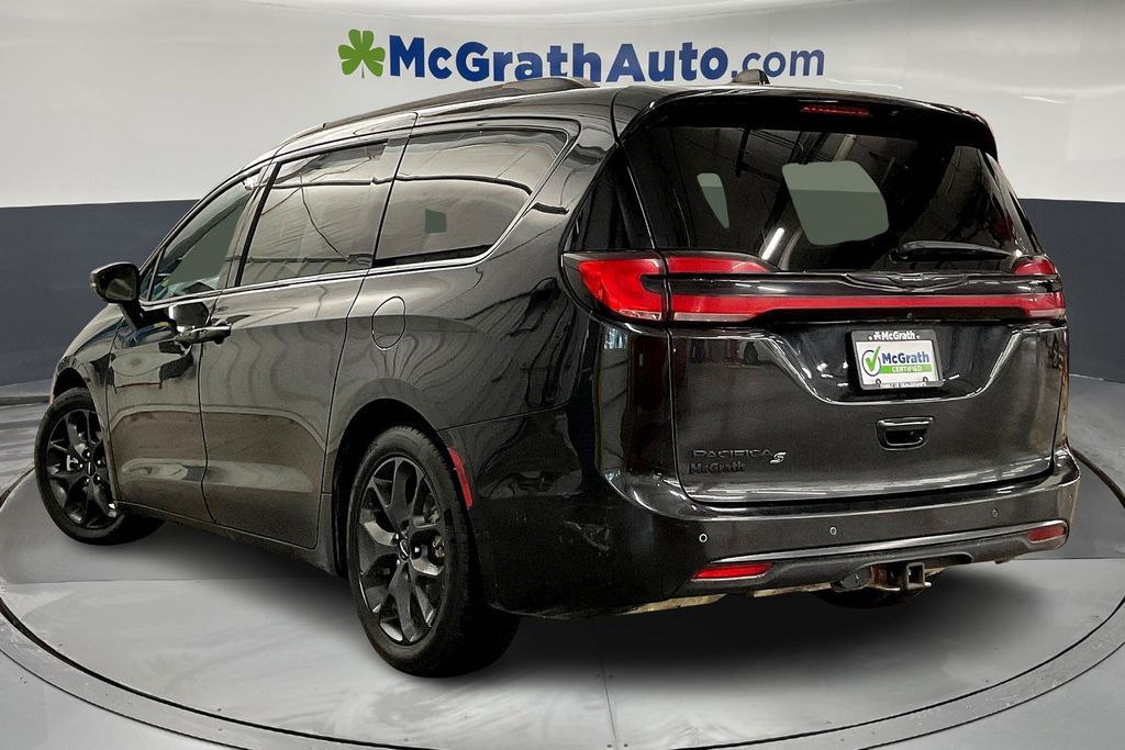 2021 Chrysler Pacifica Touring L photo 2