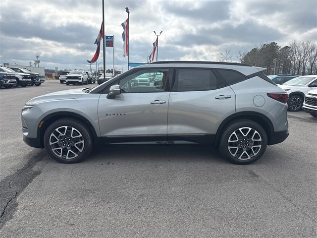 2025 Chevrolet Blazer RS photo 2