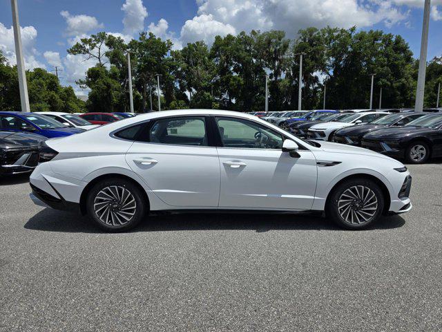 2025 Hyundai Sonata Hybrid SEL photo 2