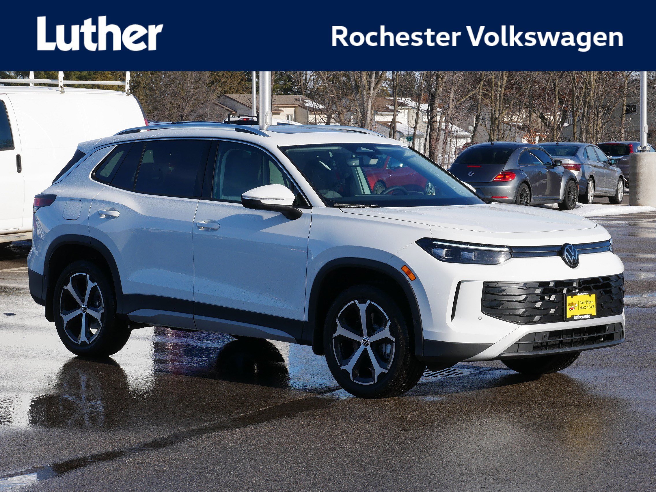 2026 Volkswagen Tiguan SE's photo