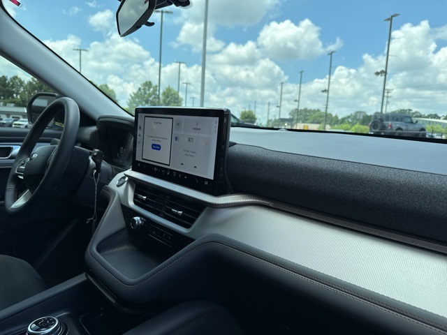 2025 Ford Explorer photo 13