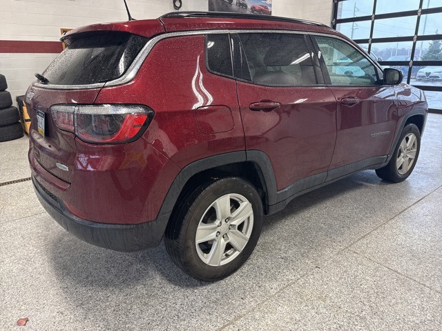 2022 Jeep Compass Latitude photo 3