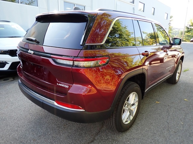 2025 Jeep Grand Cherokee Laredo X photo 4