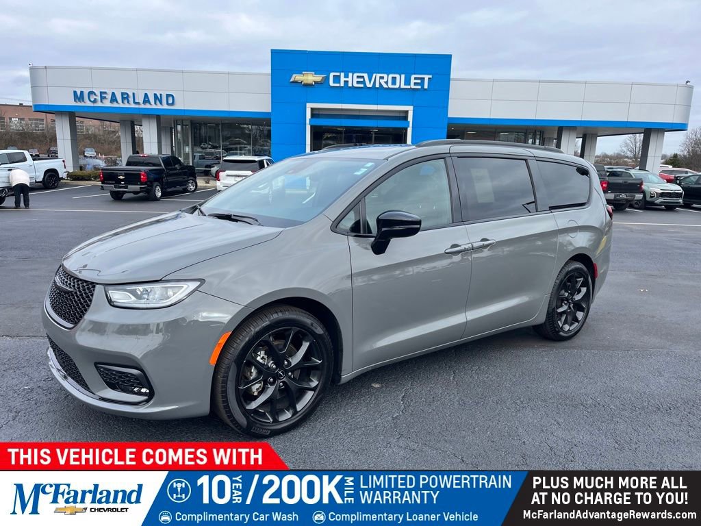 2025 Chrysler Pacifica Limited's photo