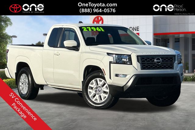 2023 Nissan Frontier SV's photo