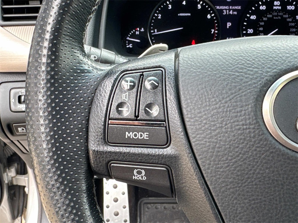 2013 Lexus LS 460 photo 31