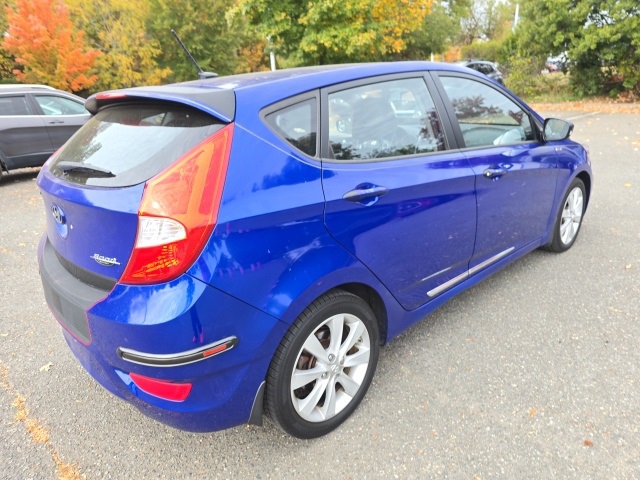 2013 Hyundai Accent SE photo 3