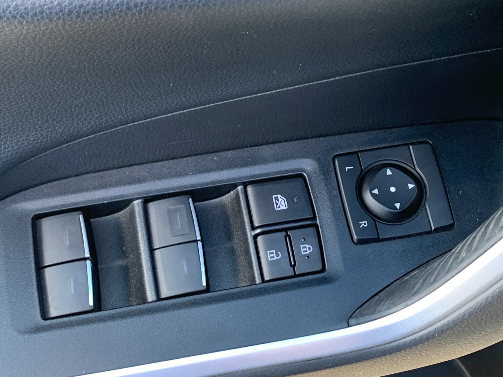 2023 Toyota RAV4 Hybrid XSE photo 10