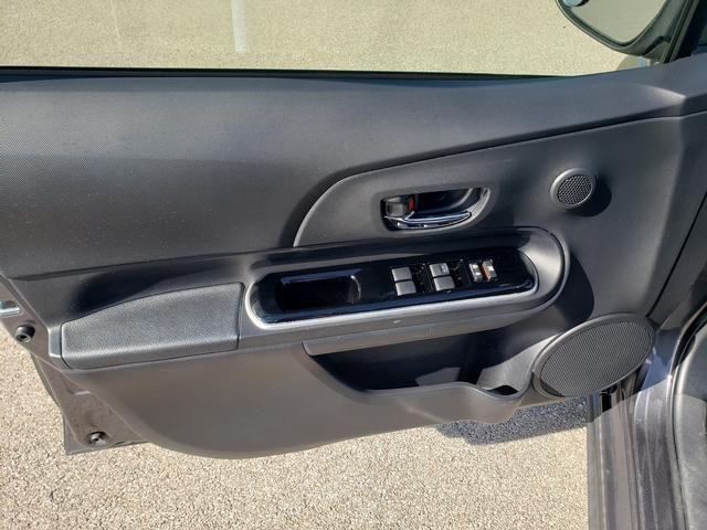 2018 Toyota Prius C Two photo 11