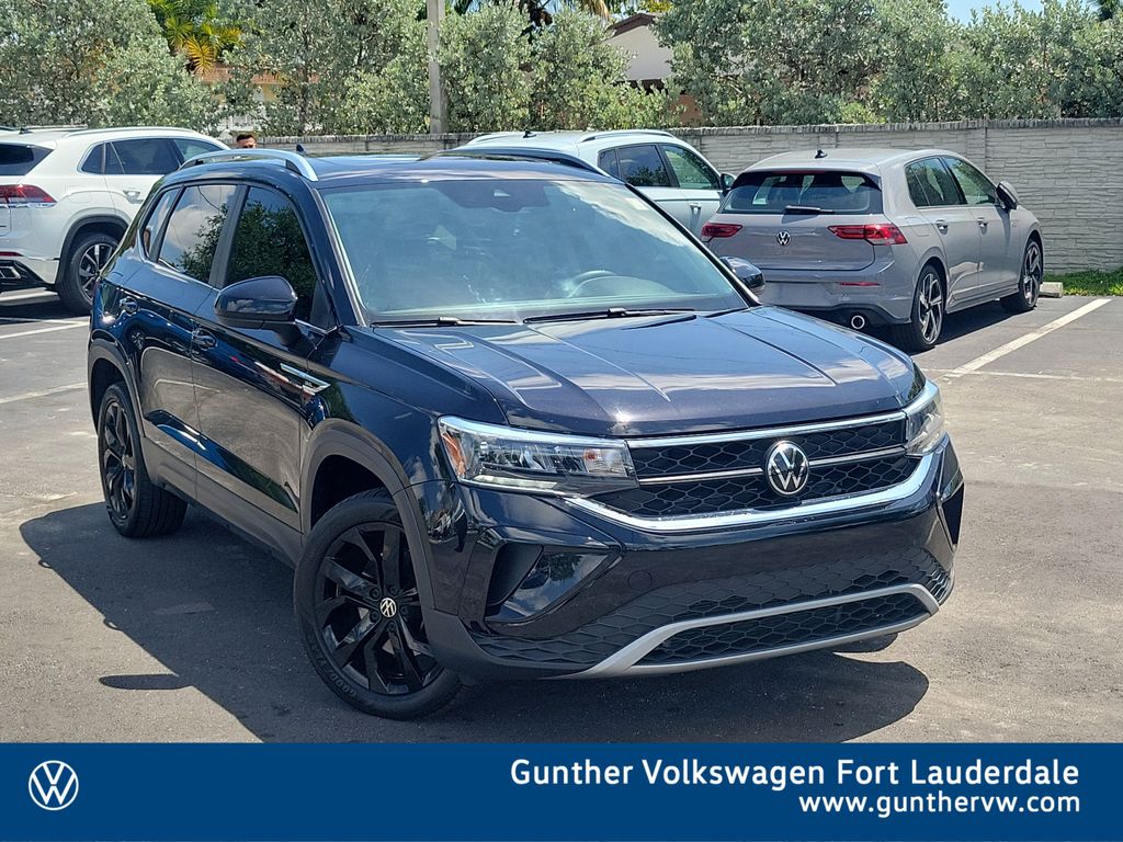 2023 Volkswagen Taos SE's photo