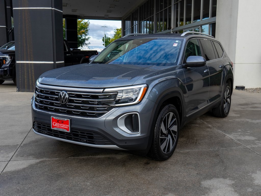 2024 Volkswagen Atlas SEL photo 2