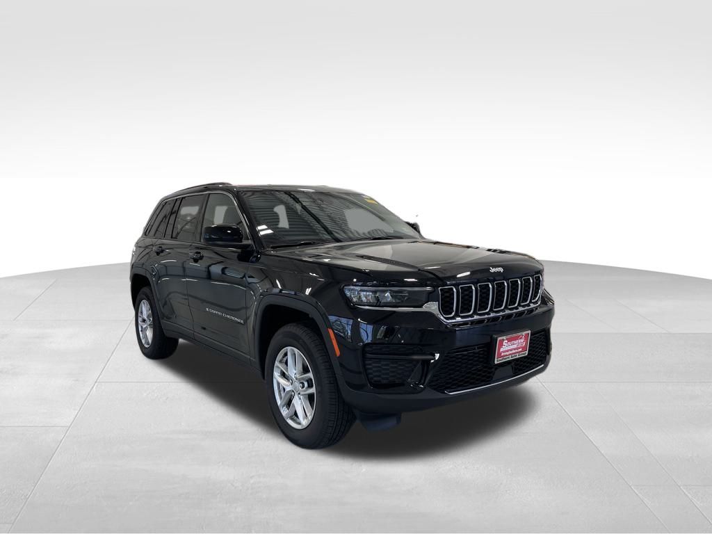 2025 Jeep Grand Cherokee Laredo photo 13