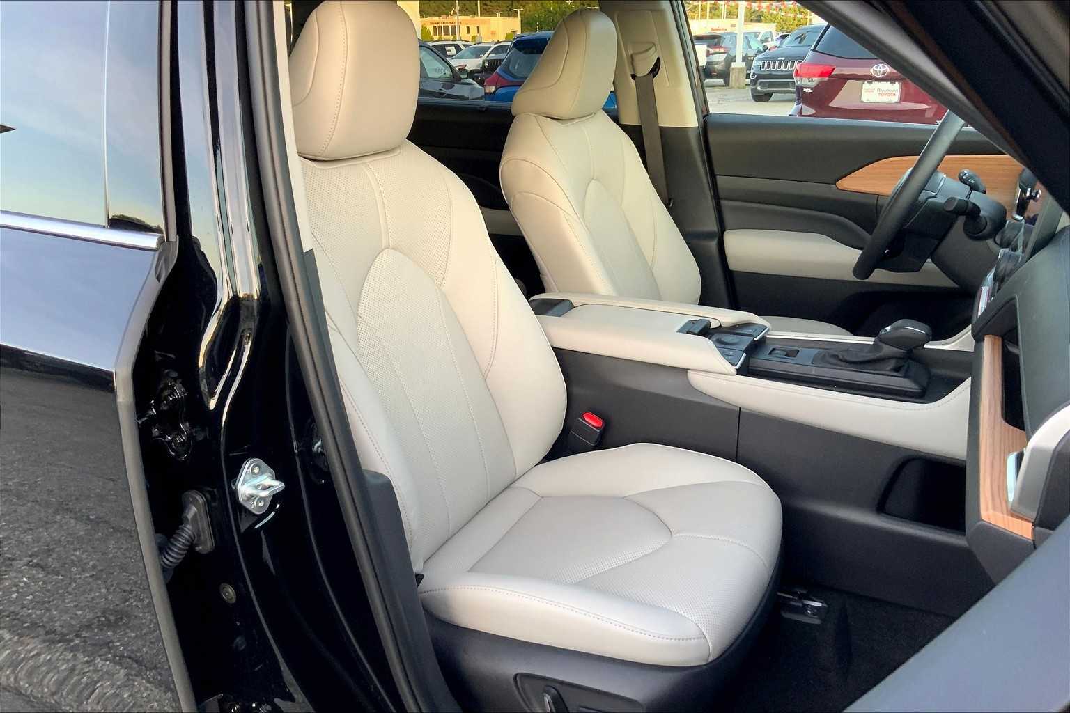 Image 7 of Pre-Owned 2025 Toyota Grand Highlander Hybrid Limited - In-Stock