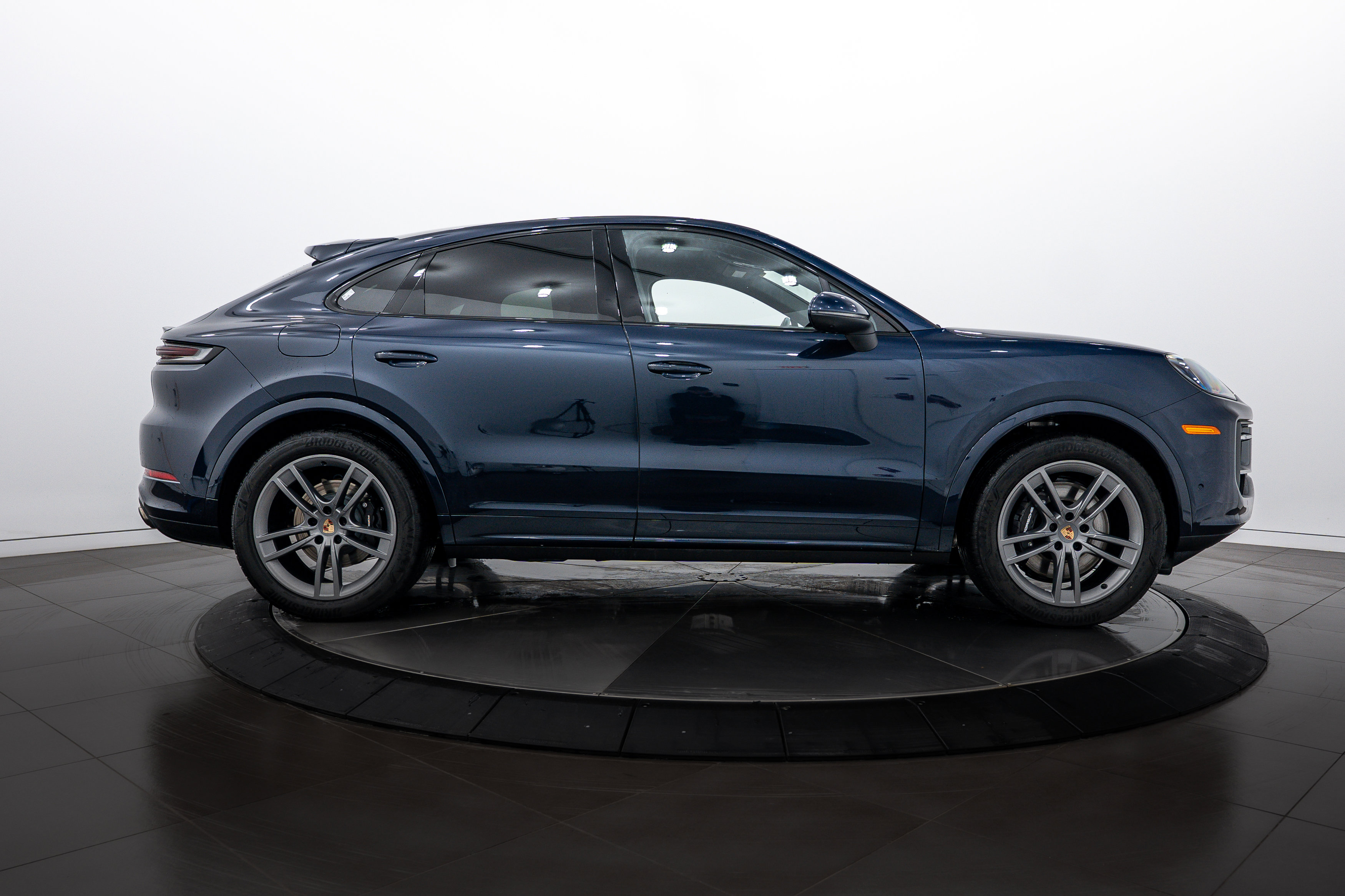 2025 Porsche Cayenne Coupe photo 4