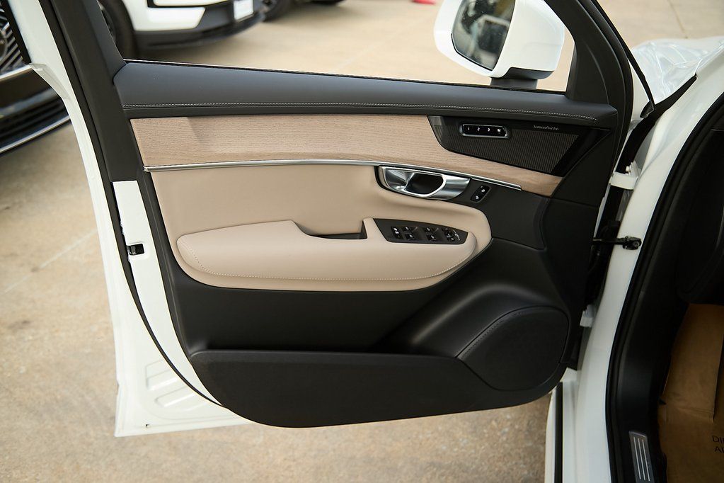 2026 VOLVO XC90 - Image 9