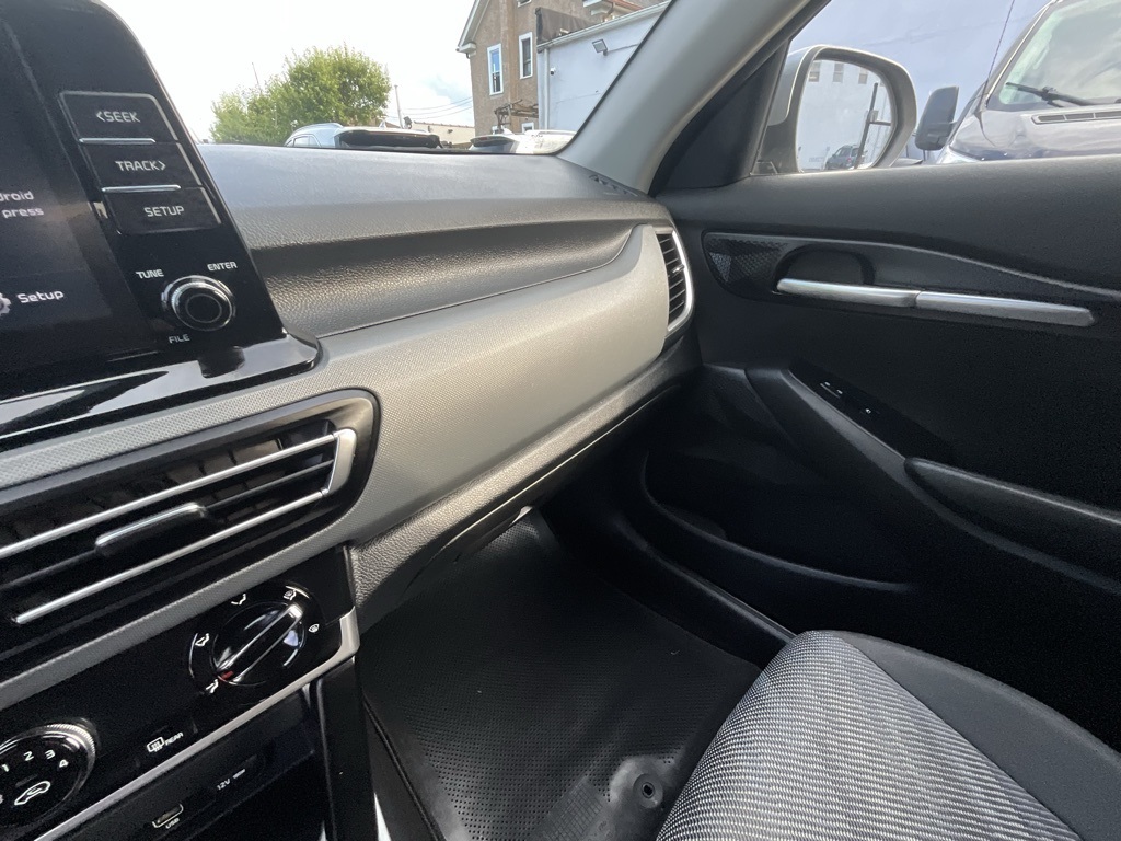 2023 Kia Seltos LX photo 16