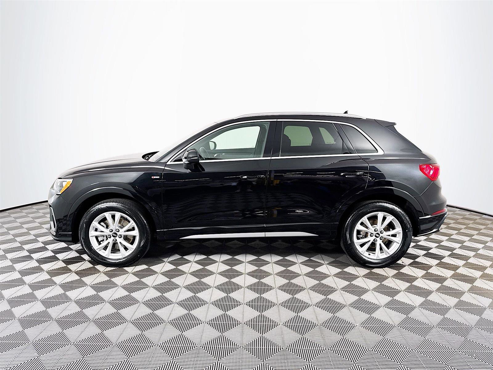 2021 Audi Q3 45 TFSI S line Premium photo 8