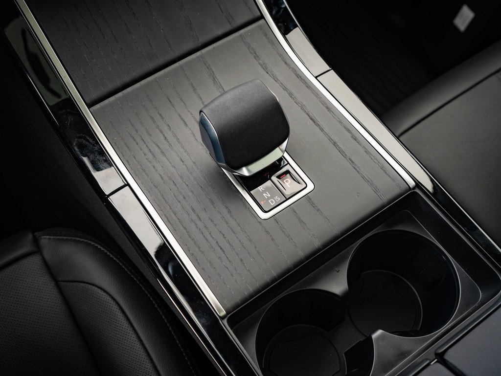 2026 Land Rover Range Rover Velar SE photo 28