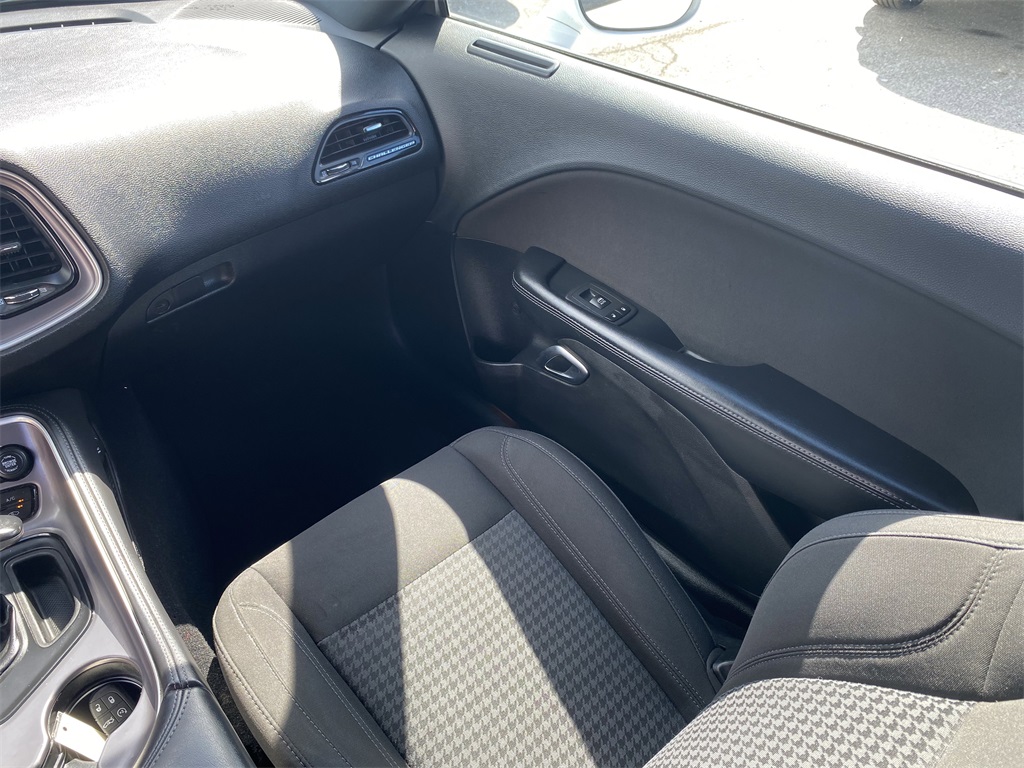 2019 Dodge Challenger SXT photo 13