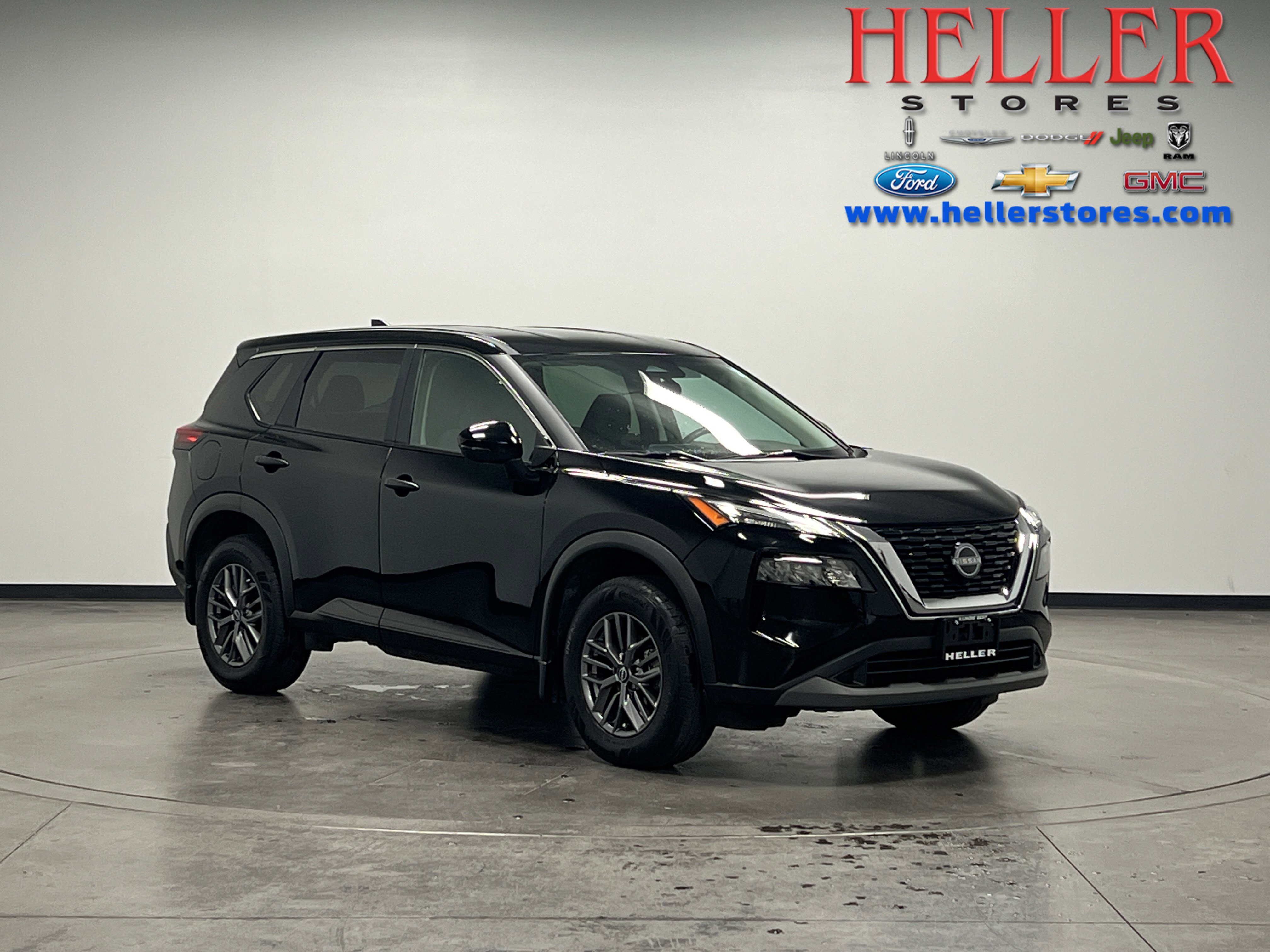 2023 Nissan Rogue S's photo