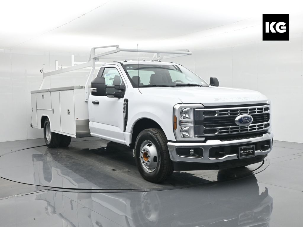 2026 Ford F-350 Super Duty Chassis Cab XL's photo