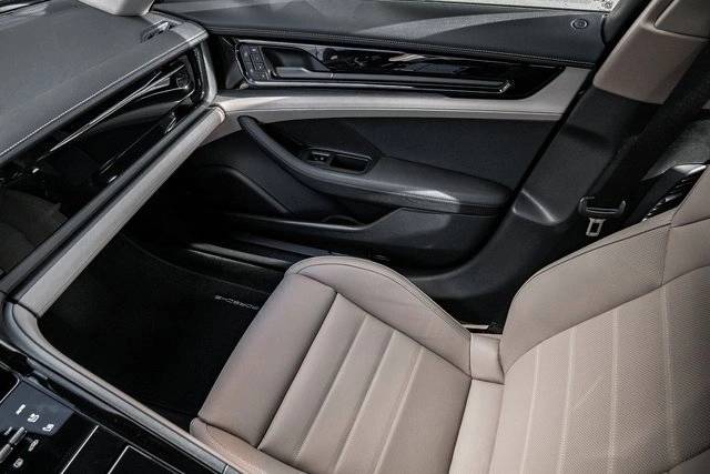 2025 Porsche Panamera 4 photo 25