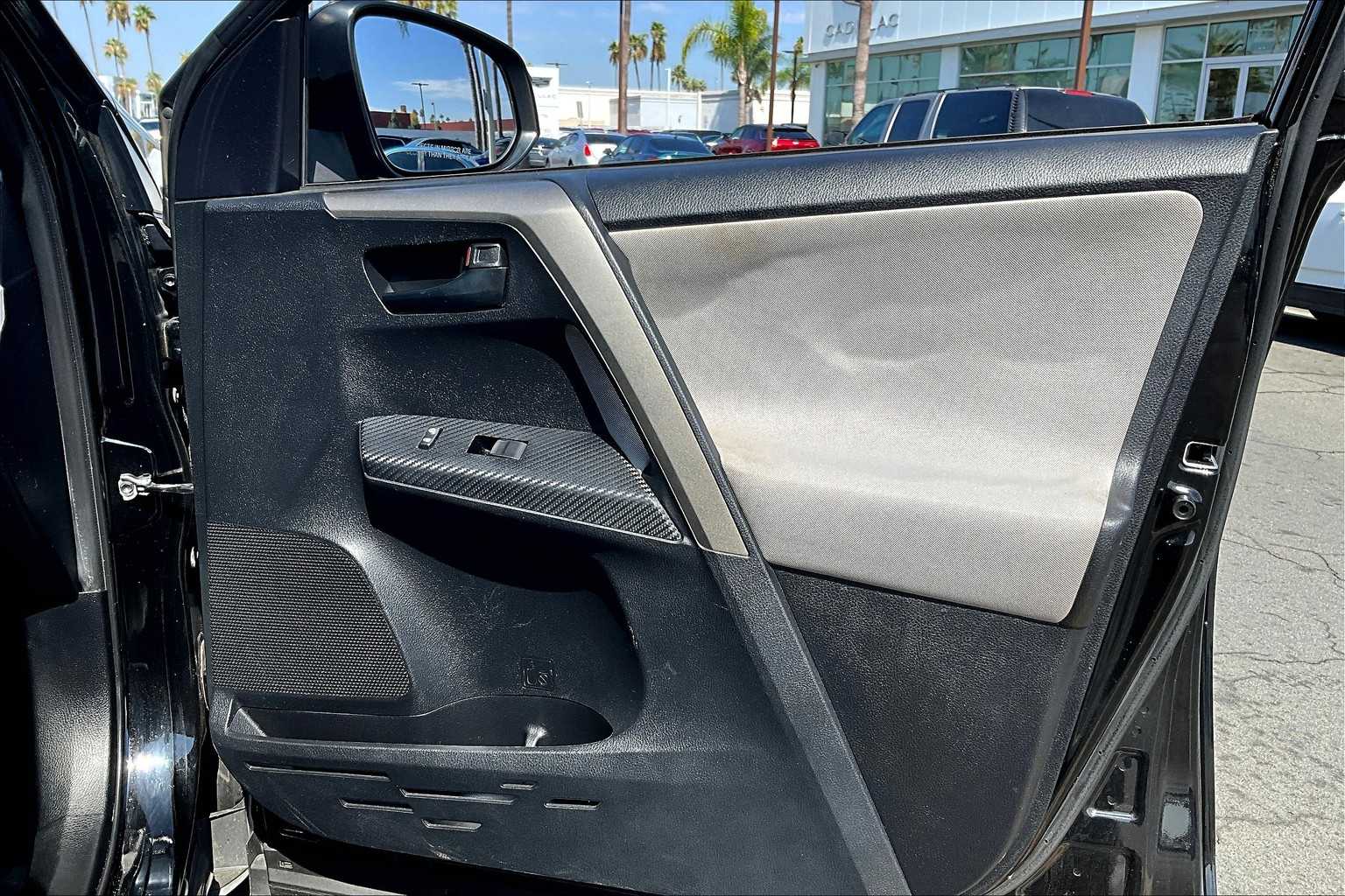 2014 Toyota RAV4 LE photo 21