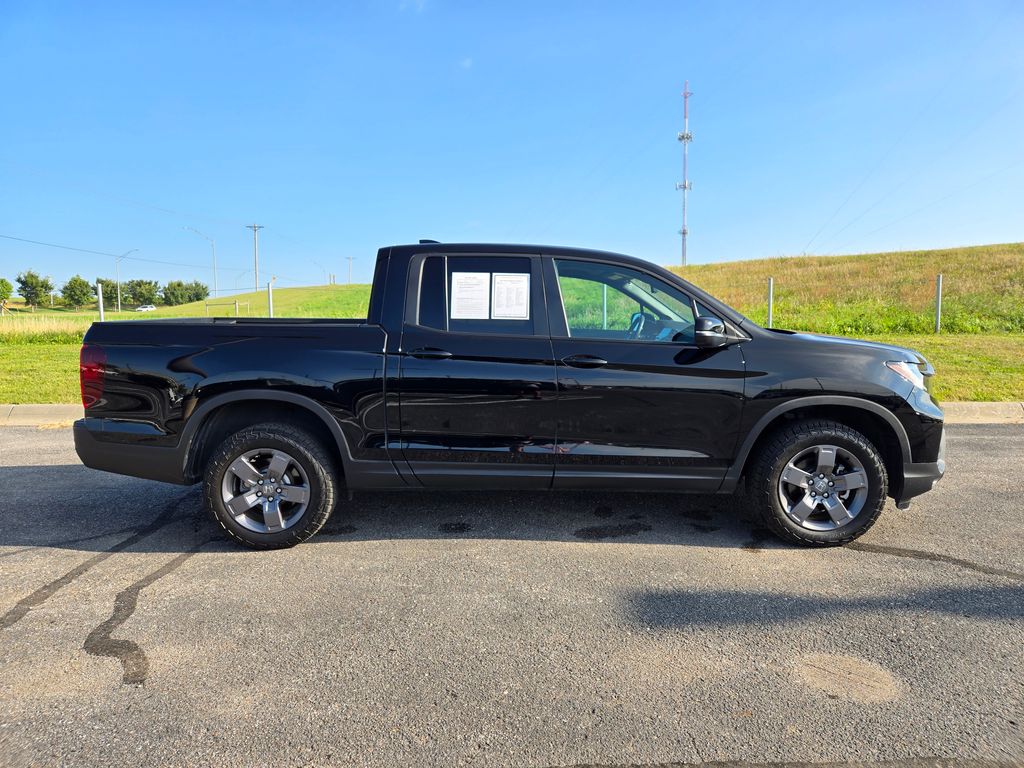 2024 Honda Ridgeline TrailSport photo 2