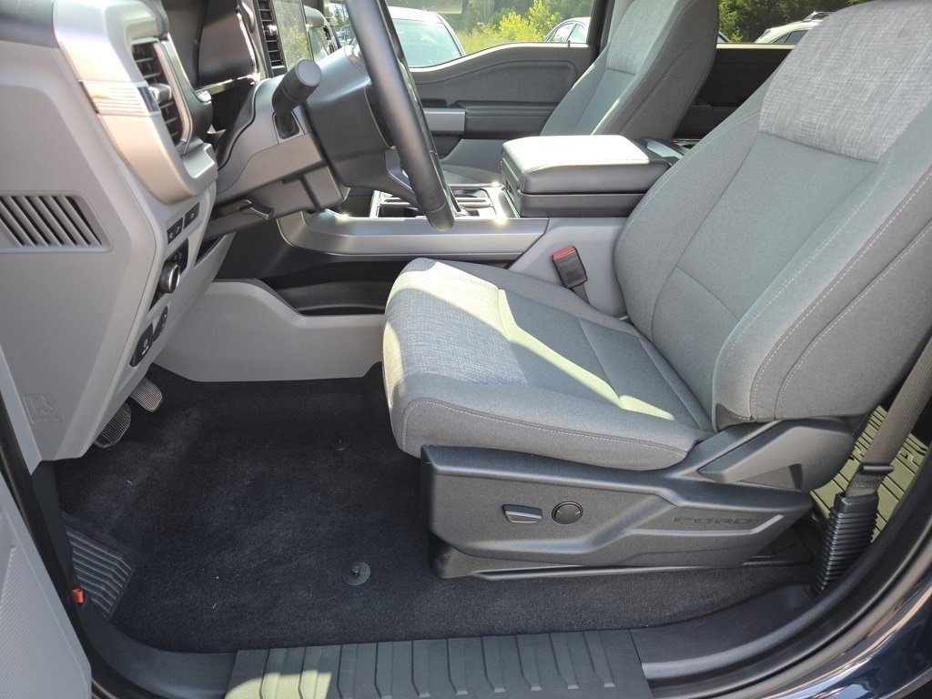2023 Ford F-150 Lightning XLT photo 6