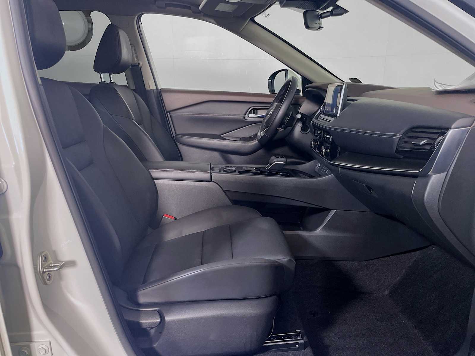 2022 Nissan Rogue SV photo 24