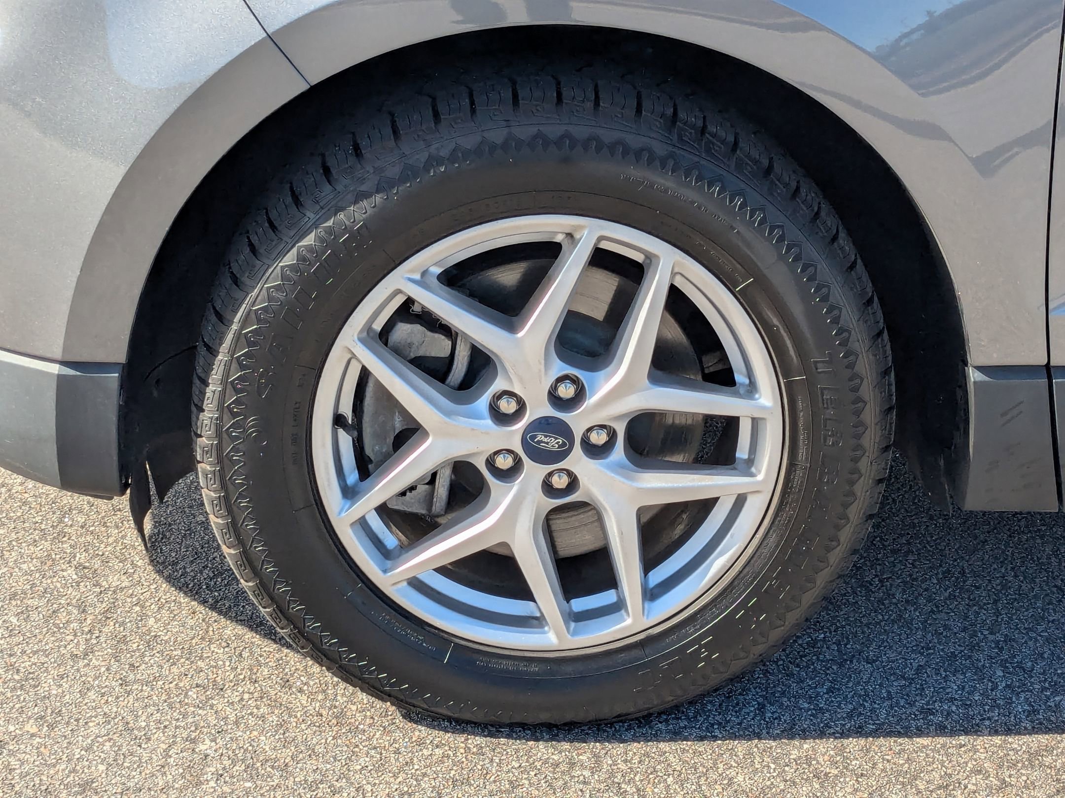 2022 Ford Edge SEL photo 3