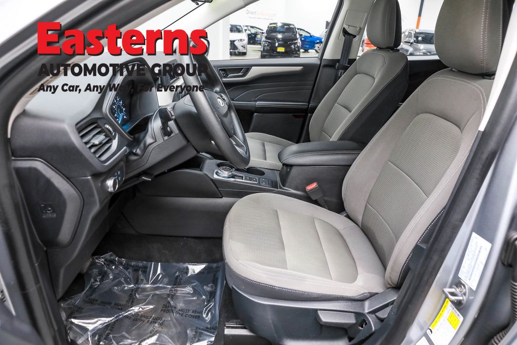 2022 Ford Escape S photo 12