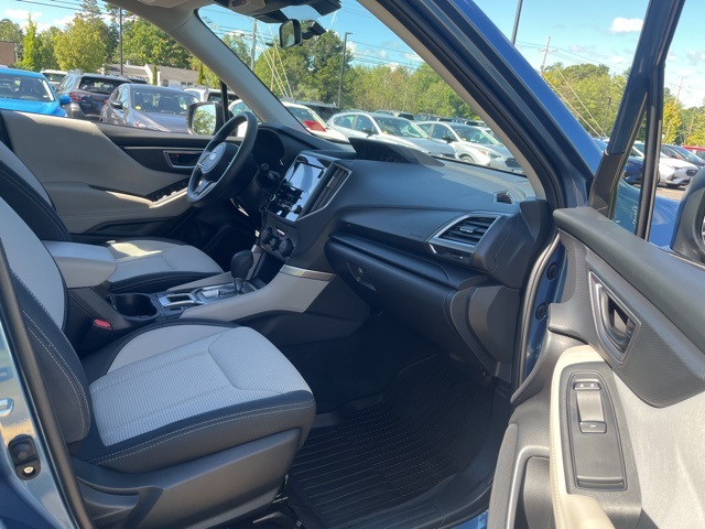 2022 Subaru Forester Base photo 12
