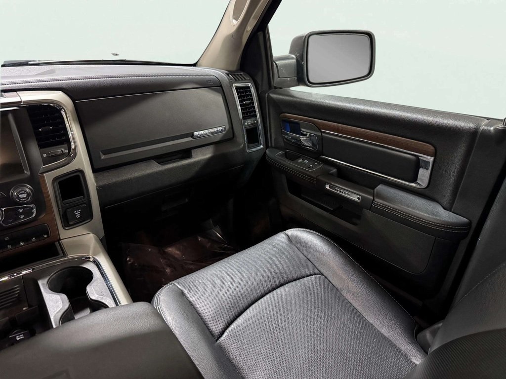 2017 Ram 1500 Laramie photo 4