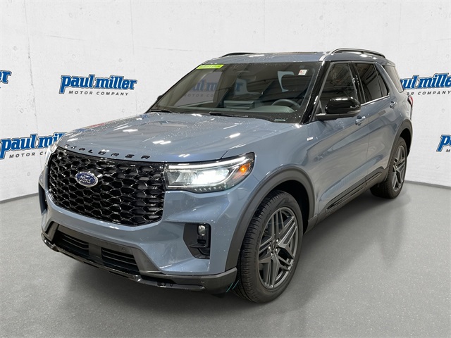 2025 Ford Explorer ST-LINE's photo