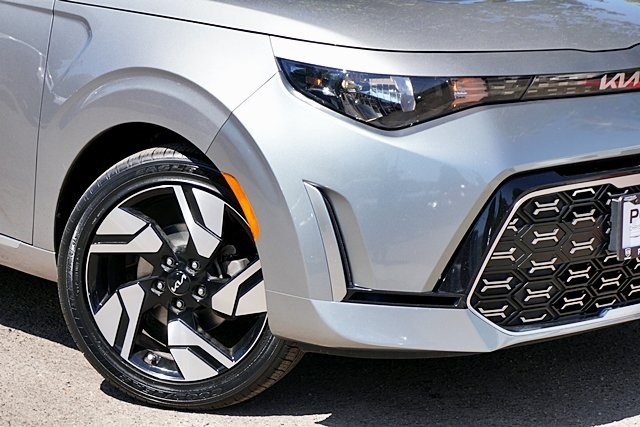 2023 Kia Soul GT-Line photo 2