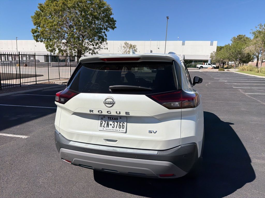 2022 Nissan Rogue SV photo 3