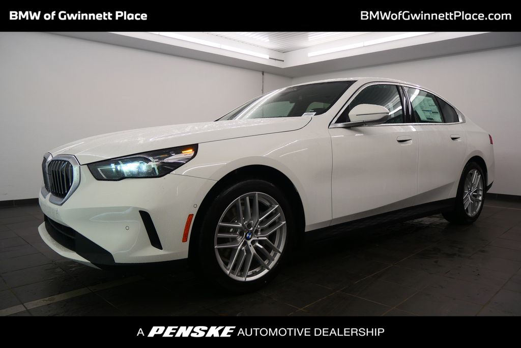 New 2025 Alpine White BMW 530i image 1