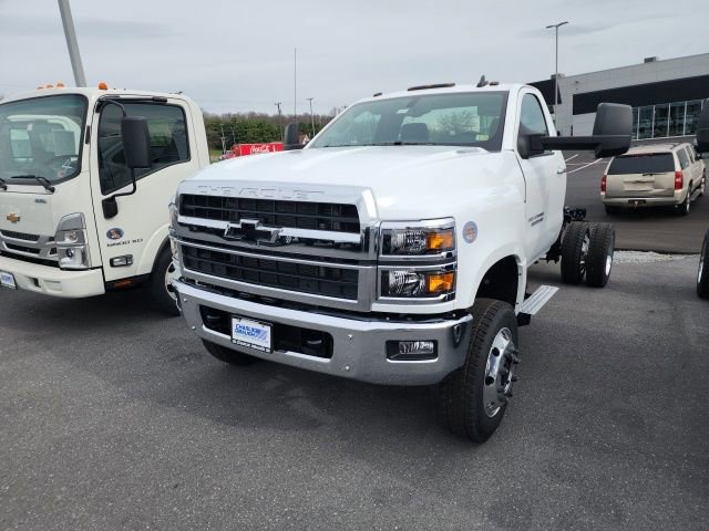 2024 Chevrolet Silverado 6500HD LT photo 3