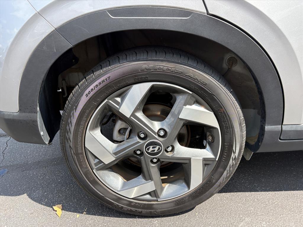 2023 Hyundai Venue SEL Limited photo 23