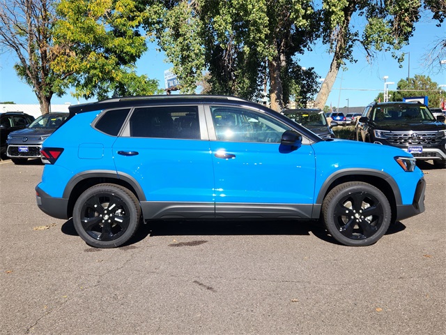 2025 Volkswagen Taos SE photo 2