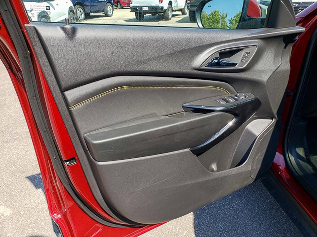 2025 Chevrolet Trax LT photo 9