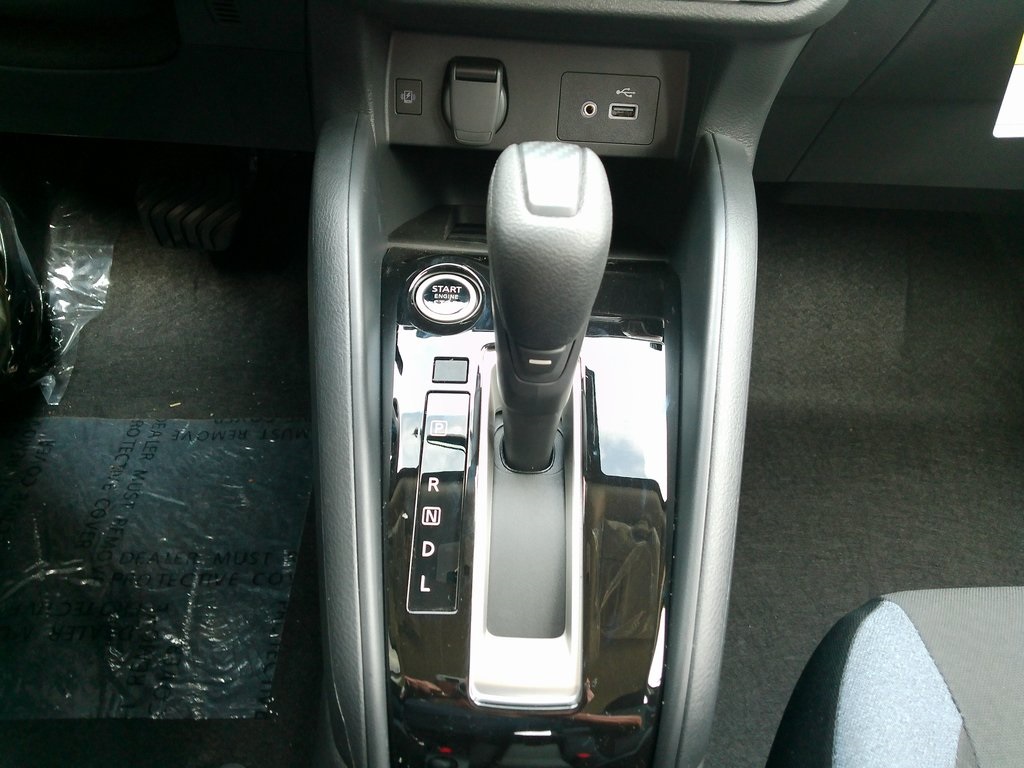 2025 Nissan Versa SV photo 34