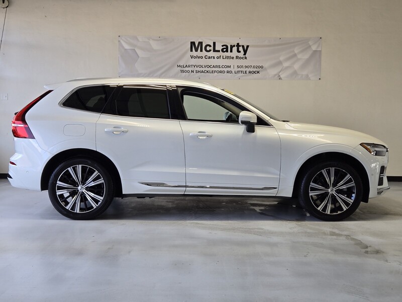 2023 Volvo XC60 B5 Plus photo 2