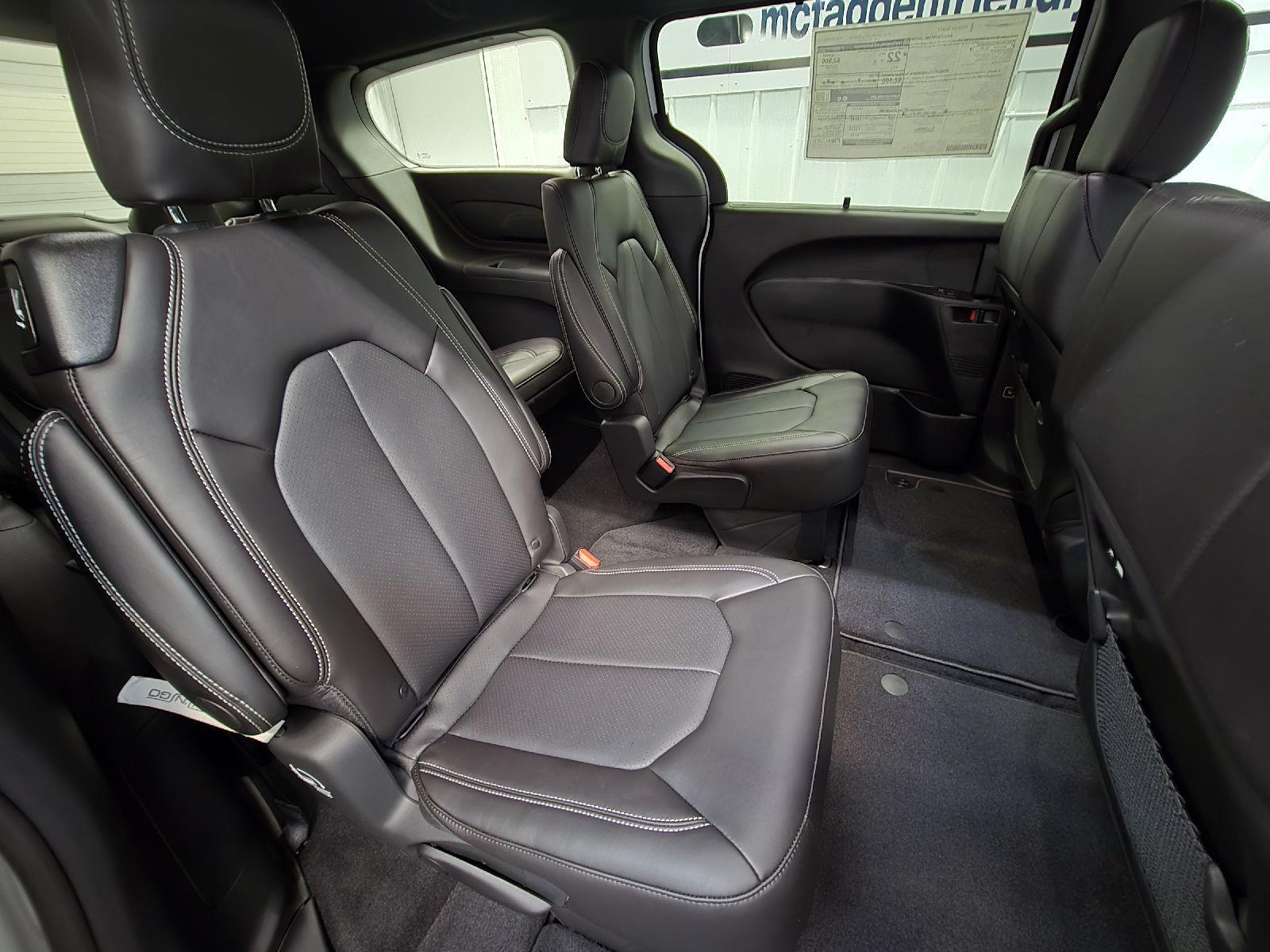 2025 Chrysler Pacifica photo 32