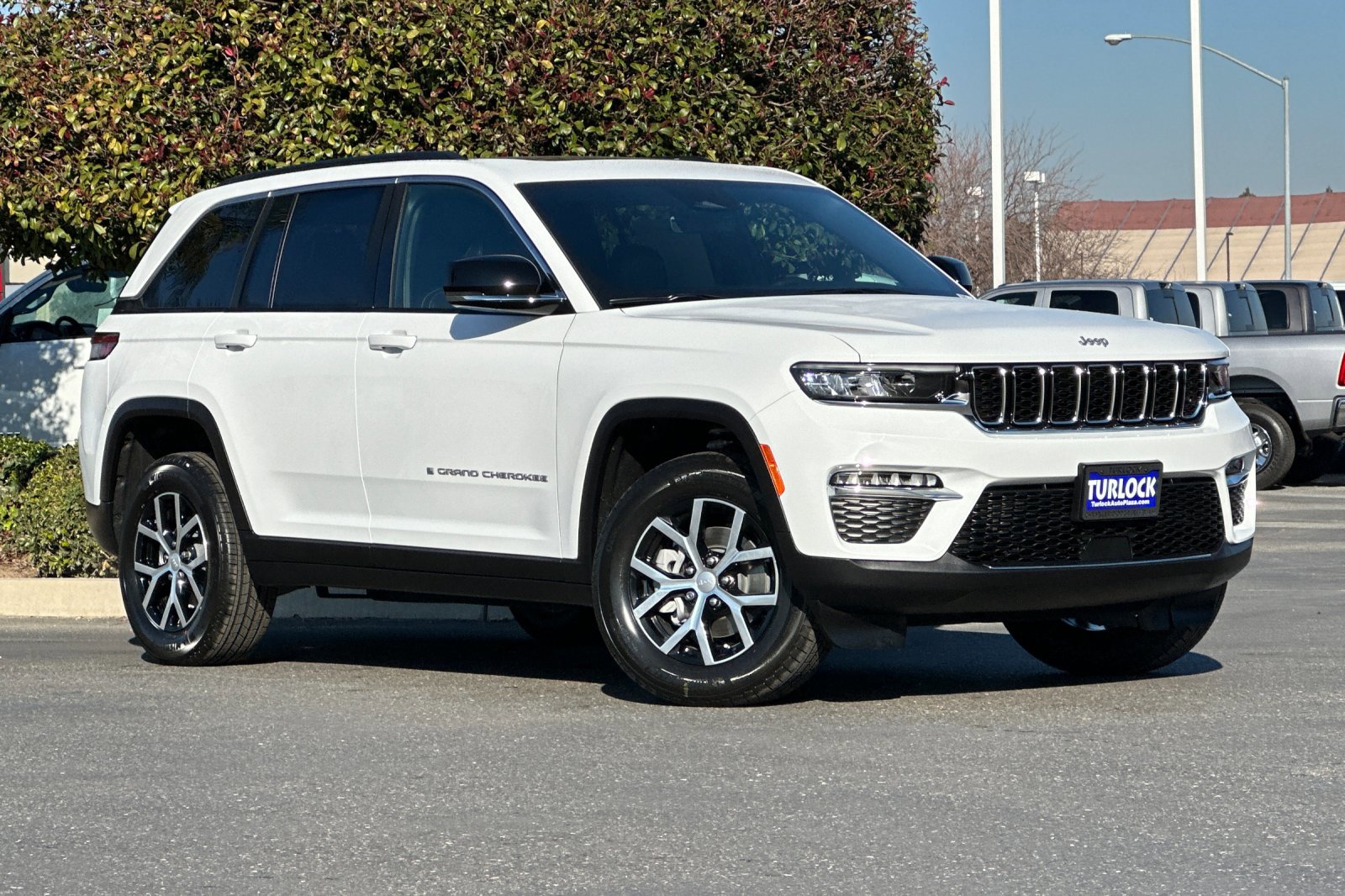 2025 Jeep Grand Cherokee Limited photo 2