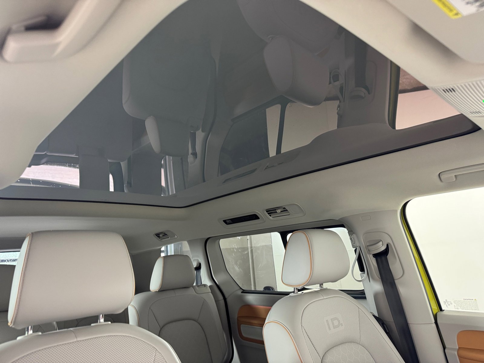 2025 Volkswagen ID. Buzz Pro Plus photo 3